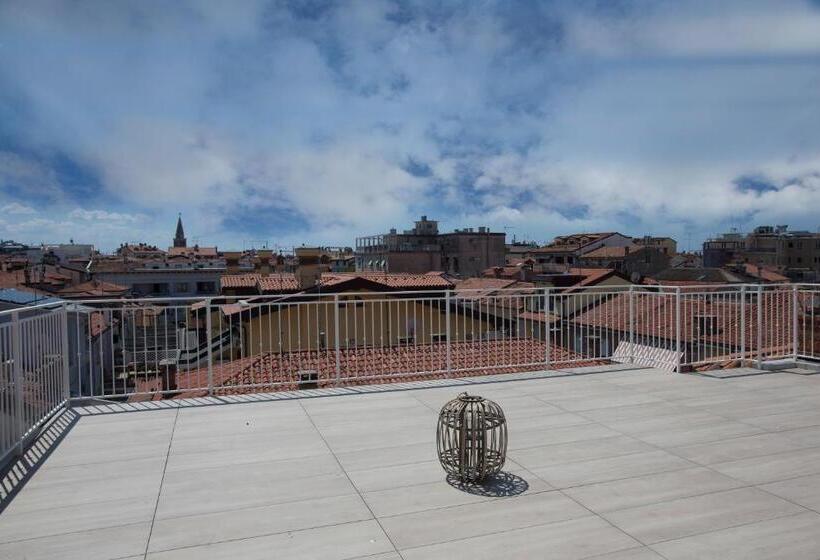 膳宿费 Laura E Christian Rooms