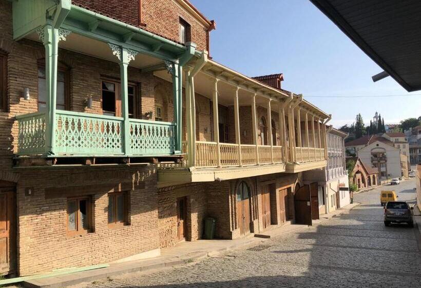 پانسیون Luca Lili