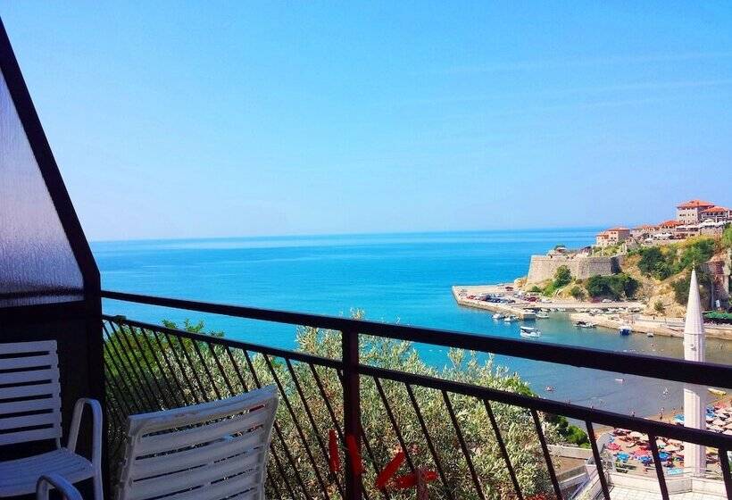 پانسیون Momo Sea View Apartments