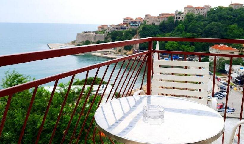 پانسیون Momo Sea View Apartments