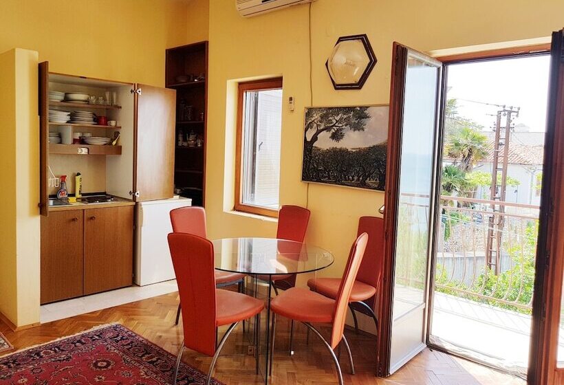 پانسیون Momo Sea View Apartments