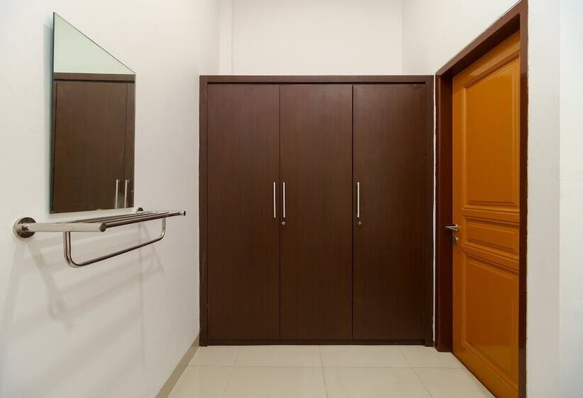 Пансион Reddoorz Near Kejaksan Station Cirebon 2