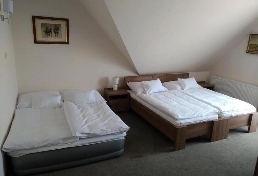 ペンション St. Hubert Vendégház