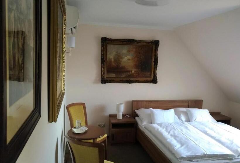 ペンション St. Hubert Vendégház