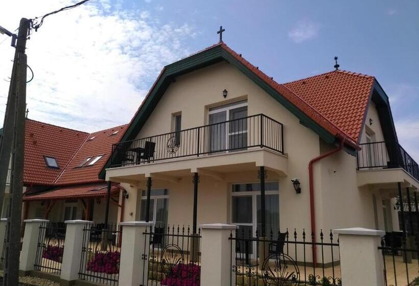 ペンション St. Hubert Vendégház