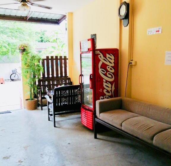 Suvarnabhumi Airport Yha Hostel