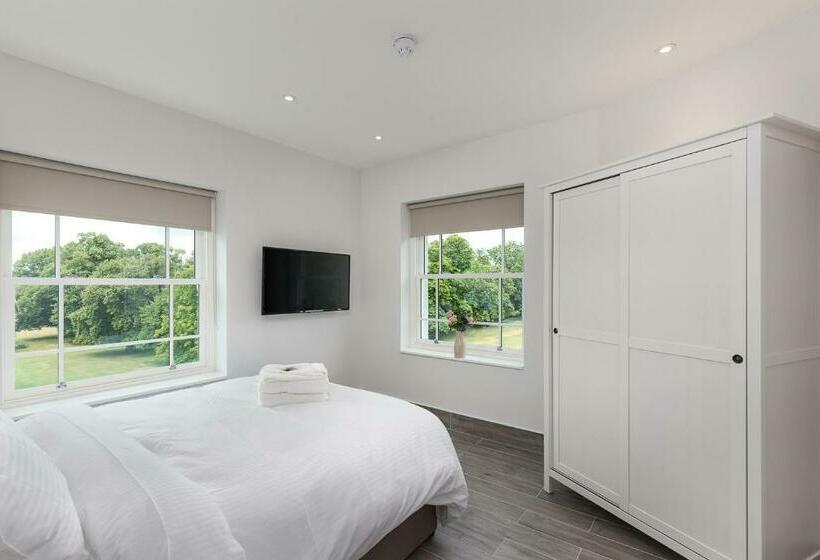 The Lion Gate Apartments