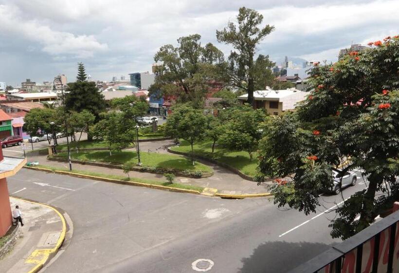 Общежитие Casa Mayela Guest House