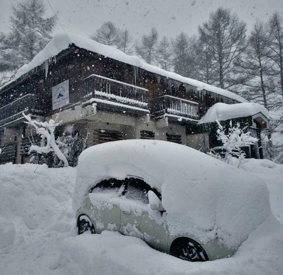 فندق صغير First Tracks Madarao