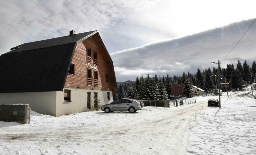 هاستل Guest House Alpha Ski Camp