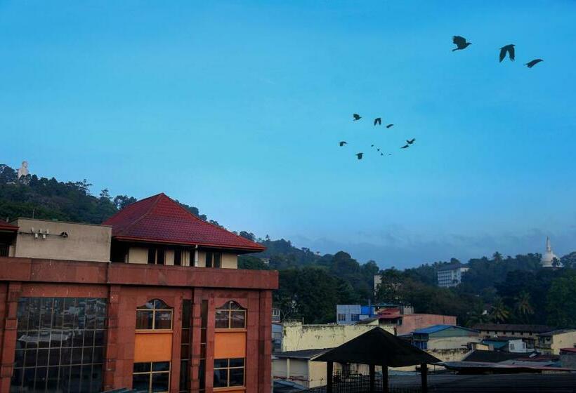Albergue Kandy Tower Inn
