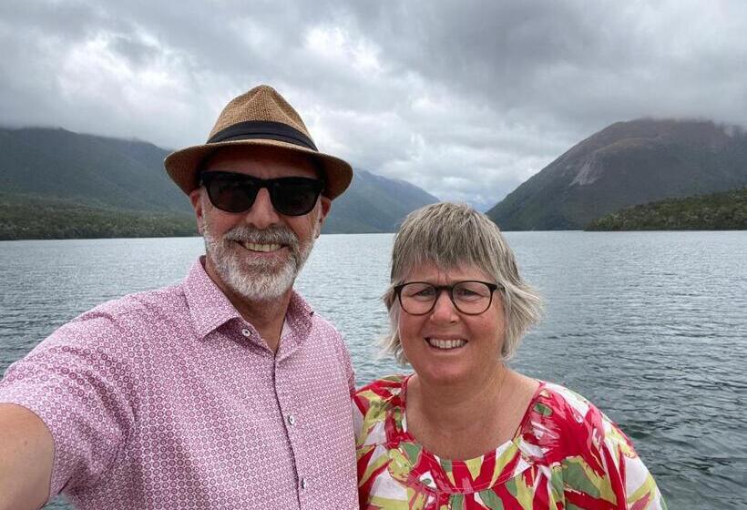 Aston Road Villa Bed & Breakfast