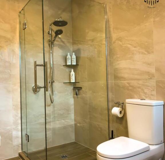 Aston Road Villa Bed & Breakfast