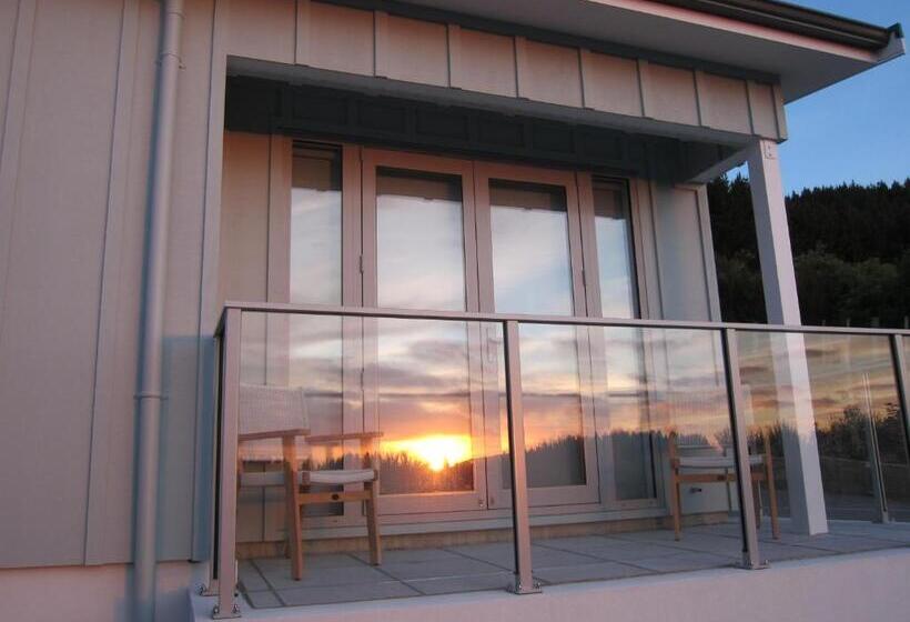 Aston Road Villa Bed & Breakfast