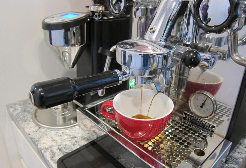 Aston Road Villa Bed & Breakfast