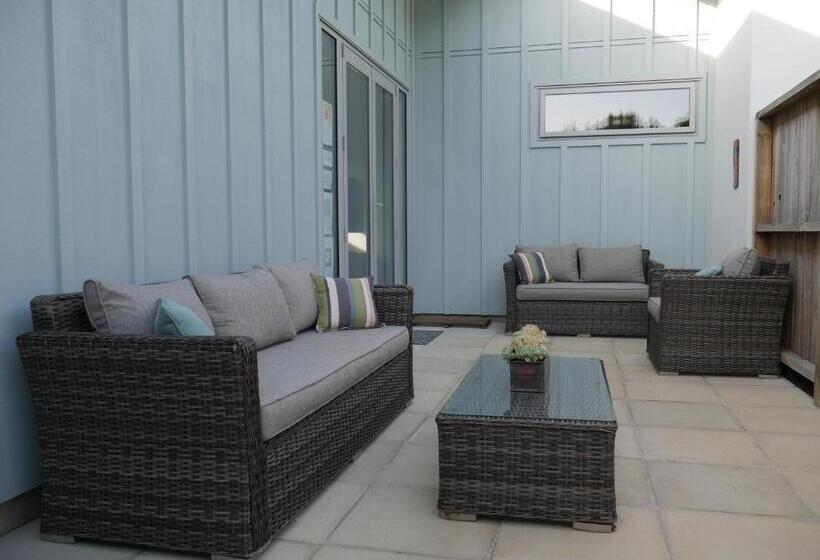 Aston Road Villa Bed & Breakfast