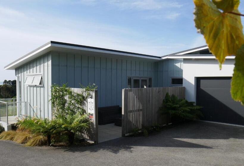 Aston Road Villa Bed & Breakfast