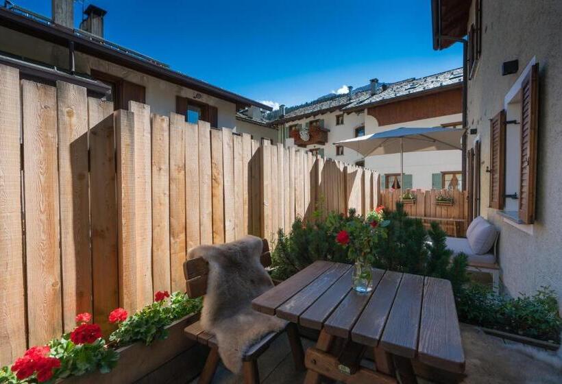 تختخواب و صبحانه Al Baitin   Charme & Nature