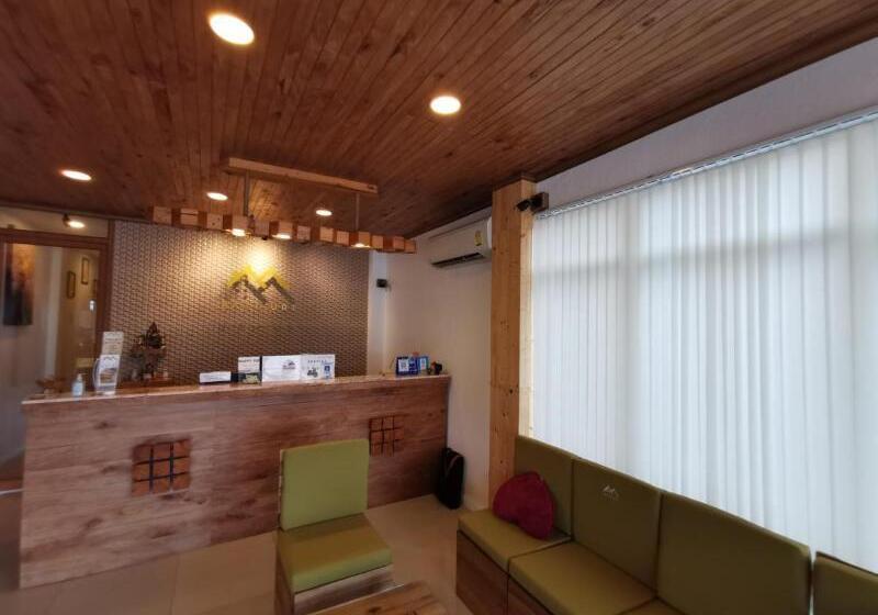 Отель Baan Urt Suratthani Airport