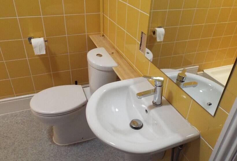 בית מלון כפרי Brookside Lodge