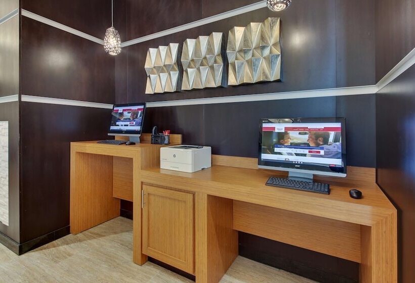 בית מלון כפרי Drury Inn & Suites Cleveland Beachwood