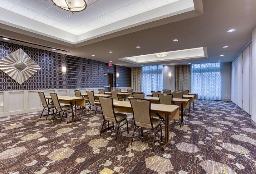 בית מלון כפרי Drury Inn & Suites Cleveland Beachwood