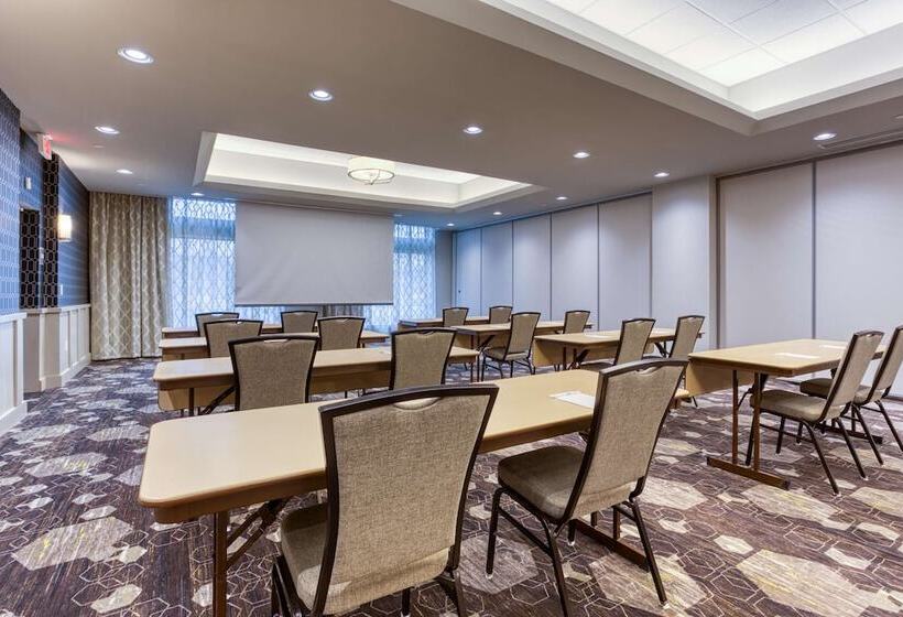 בית מלון כפרי Drury Inn & Suites Cleveland Beachwood