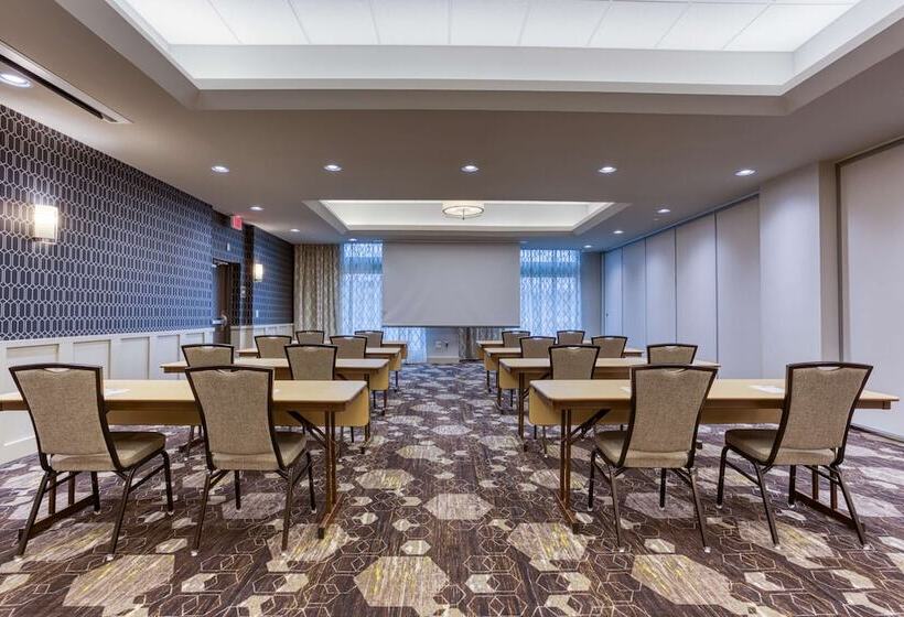 בית מלון כפרי Drury Inn & Suites Cleveland Beachwood