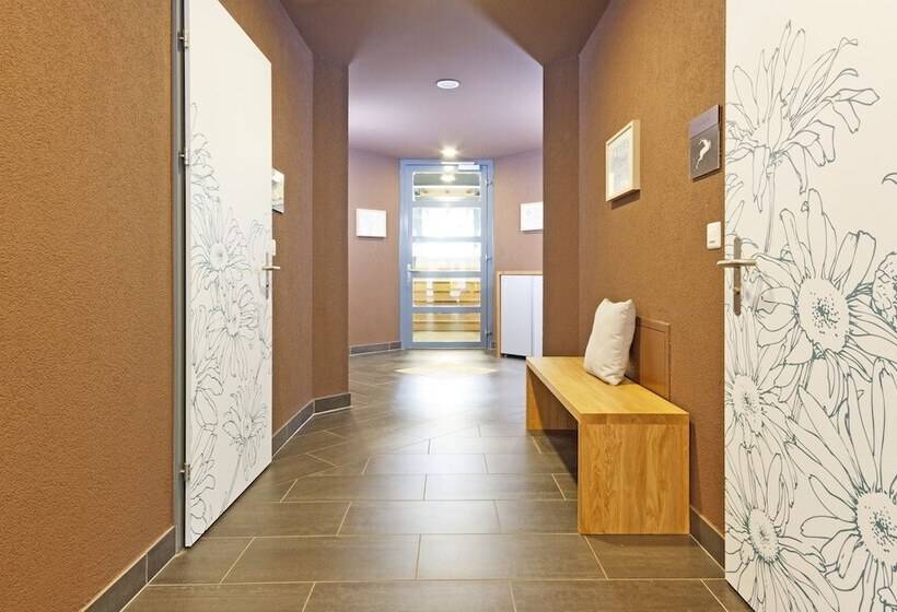 酒店 Hirschen Guesthouse Village