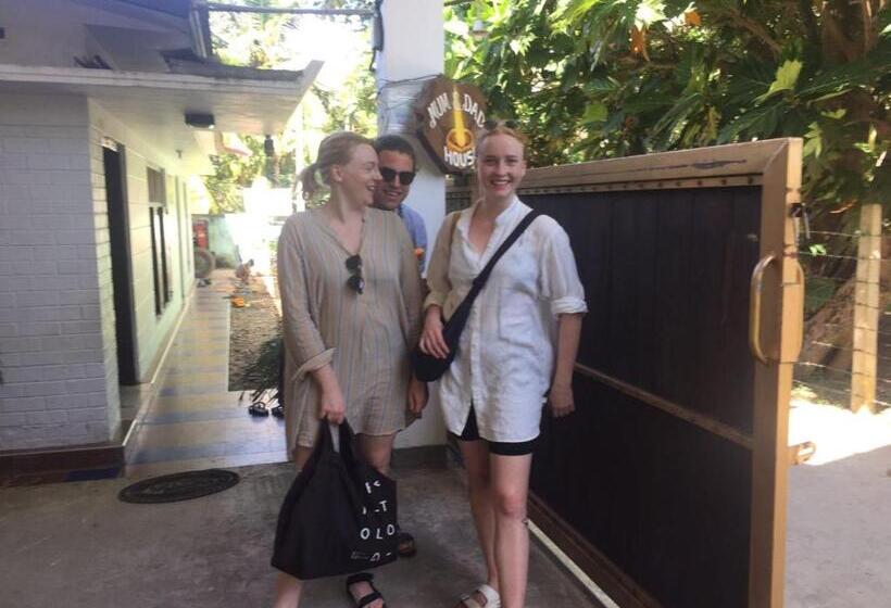 Отель Mum&dad House