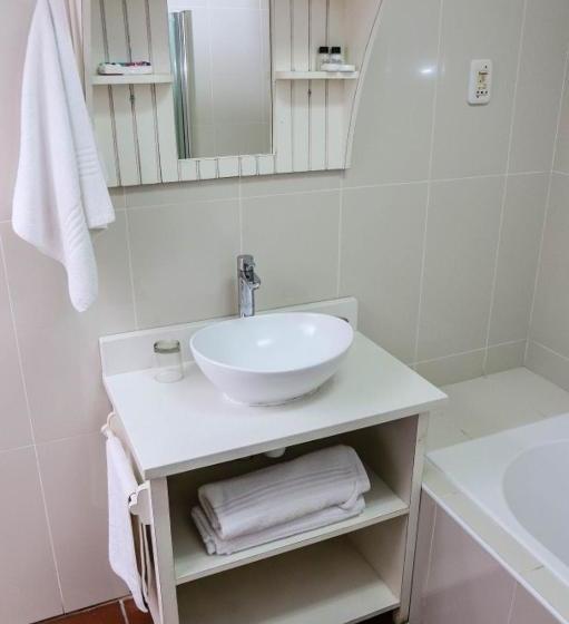 Отель Newcastle Country Lodge