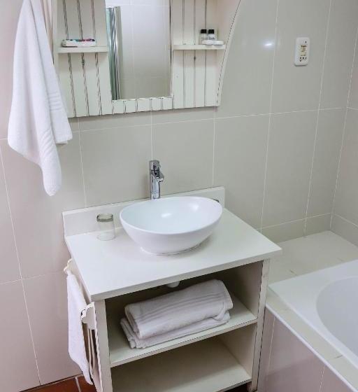 Отель Newcastle Country Lodge