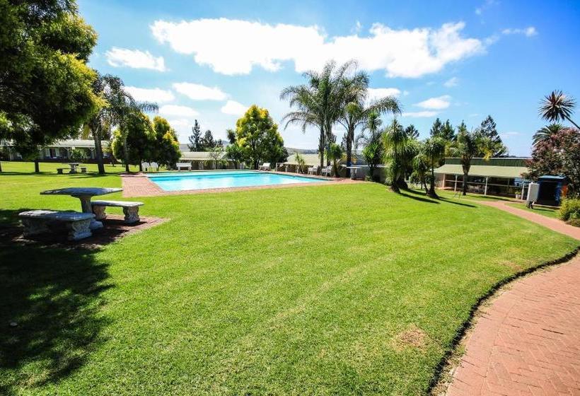 Отель Newcastle Country Lodge