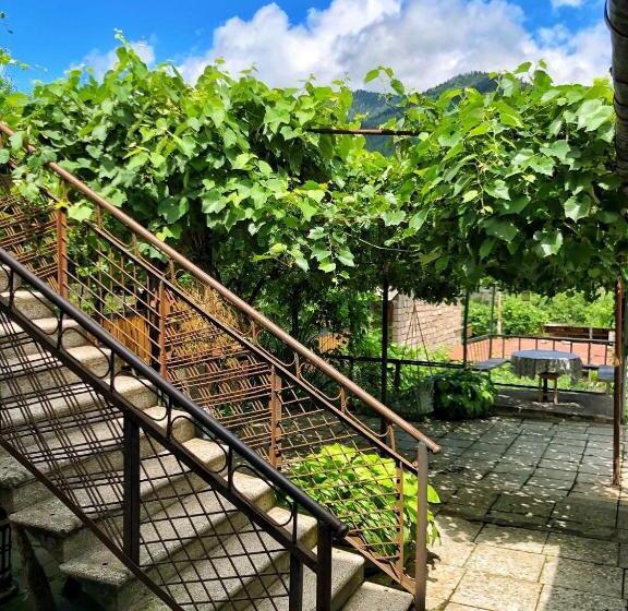 پانسیون Achela S Guesthouse