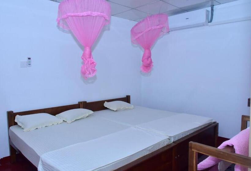 Pension Canal Side Safari Resort