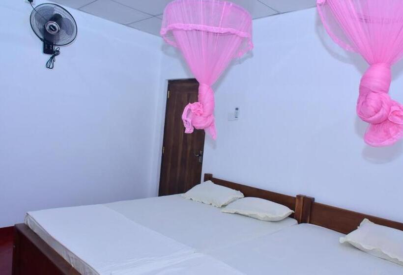 Pension Canal Side Safari Resort