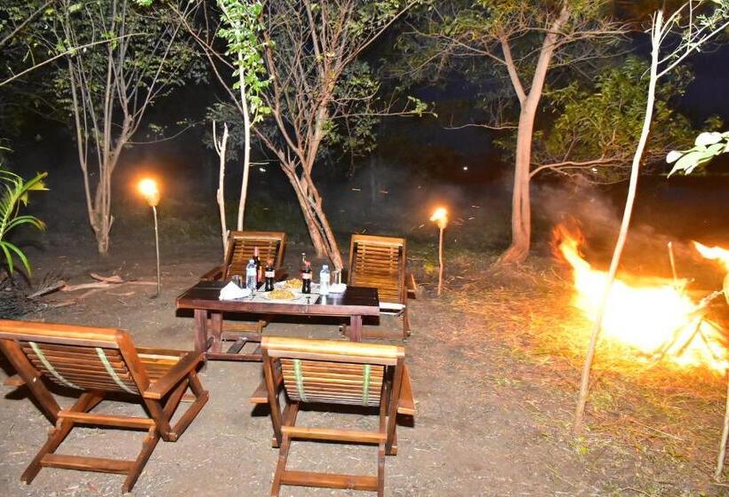 Pension Canal Side Safari Resort