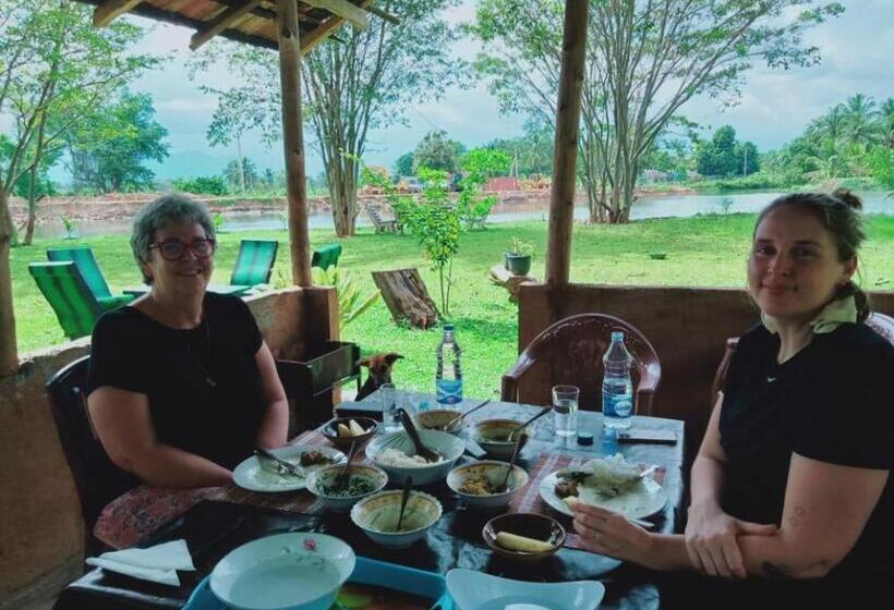 Pension Canal Side Safari Resort