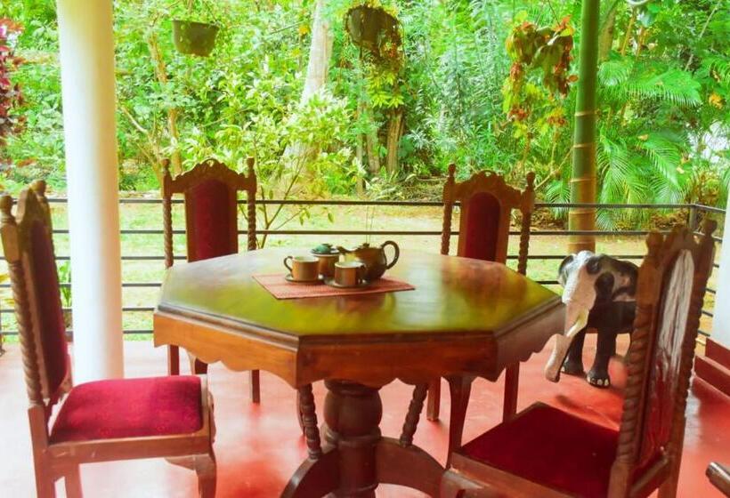 Pension Canal Side Safari Resort