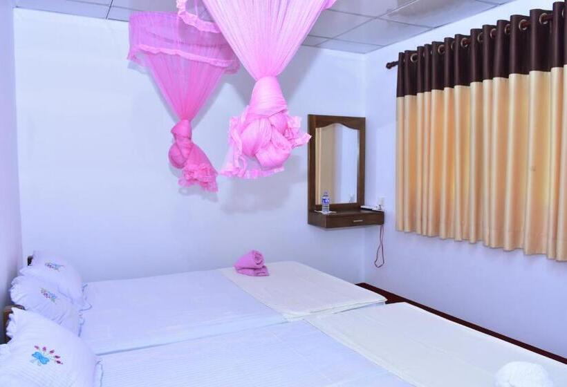 Pension Canal Side Safari Resort