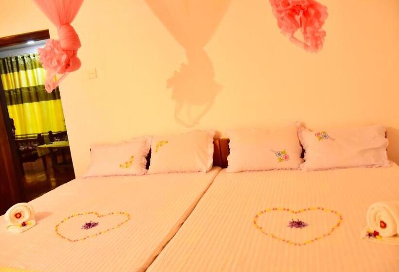 Pension Canal Side Safari Resort