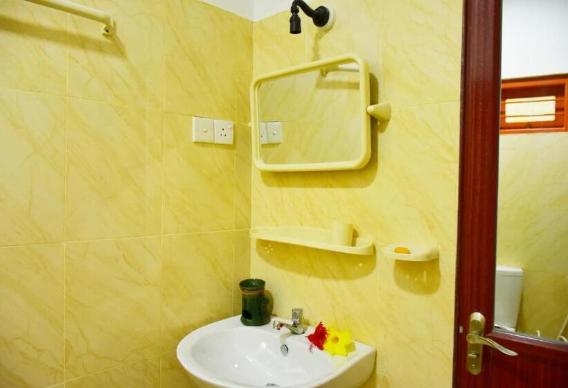 Pension Canal Side Safari Resort