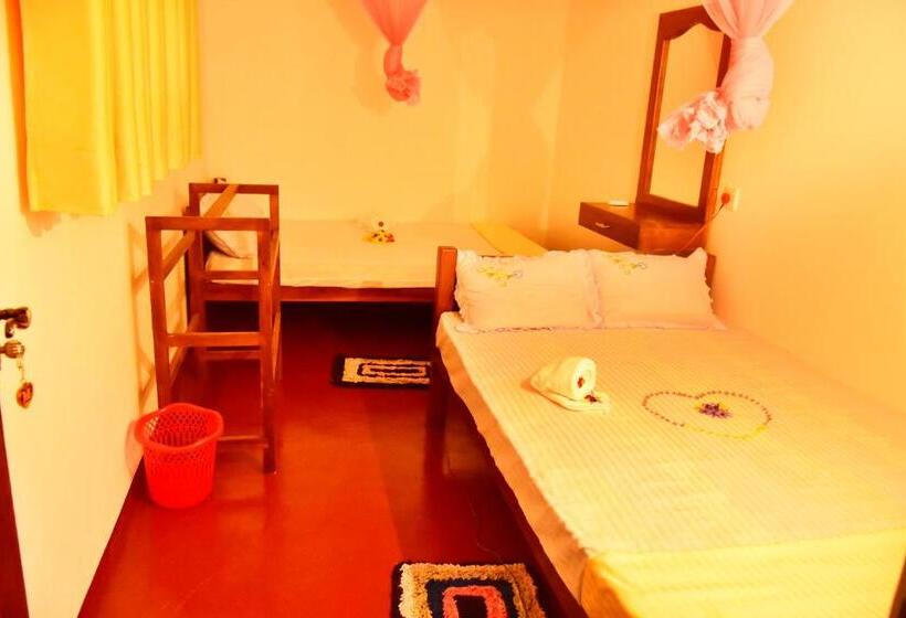 Pension Canal Side Safari Resort