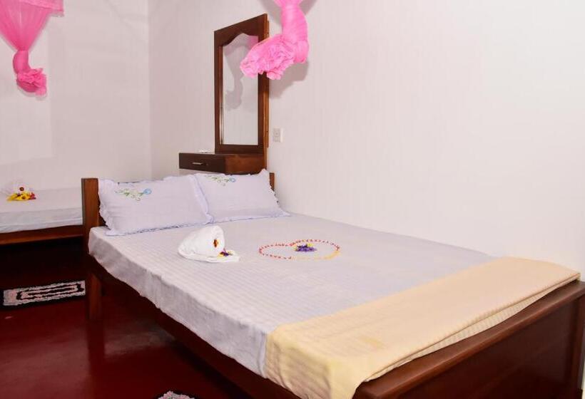 Pension Canal Side Safari Resort