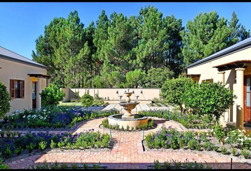 پانسیون Huguenot House