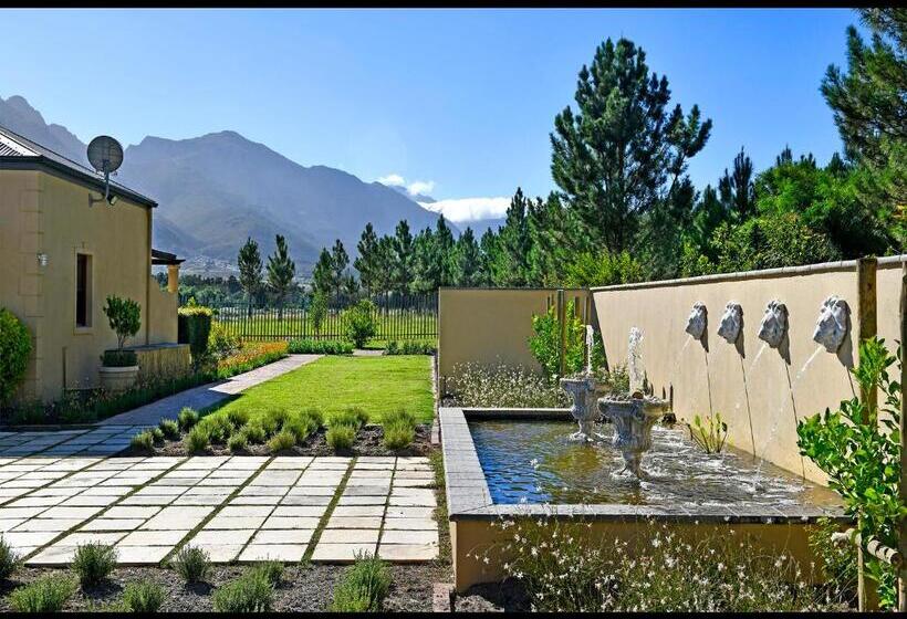 پانسیون Huguenot House