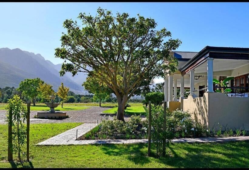 پانسیون Huguenot House