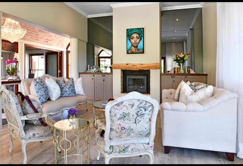 پانسیون Huguenot House