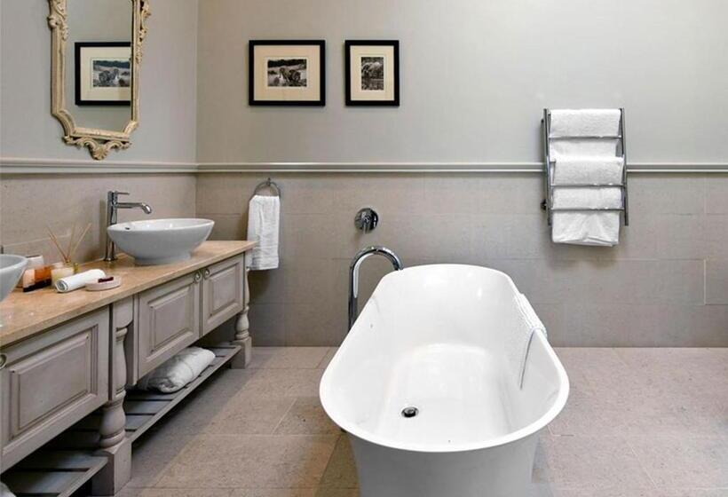 پانسیون Huguenot House