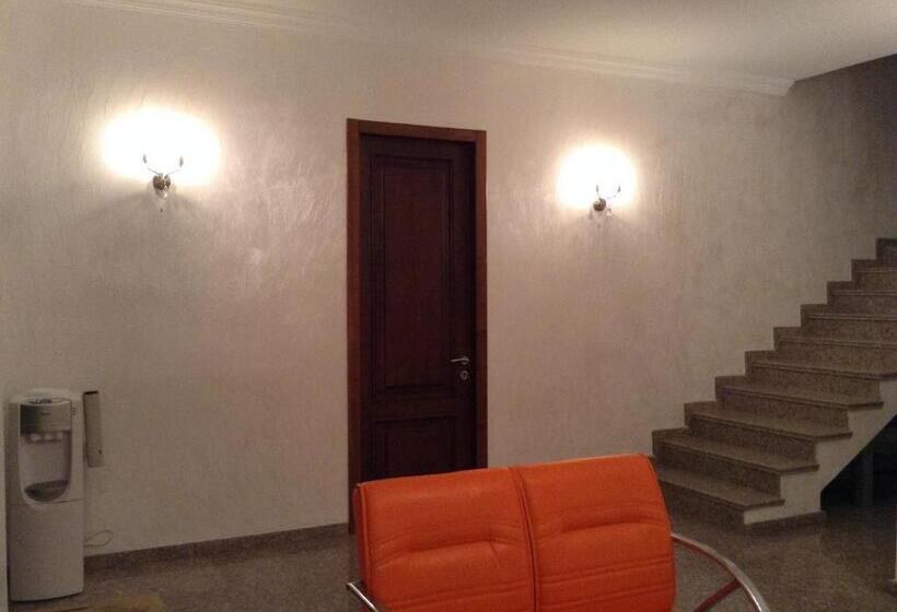 پانسیون Lasha Guest House